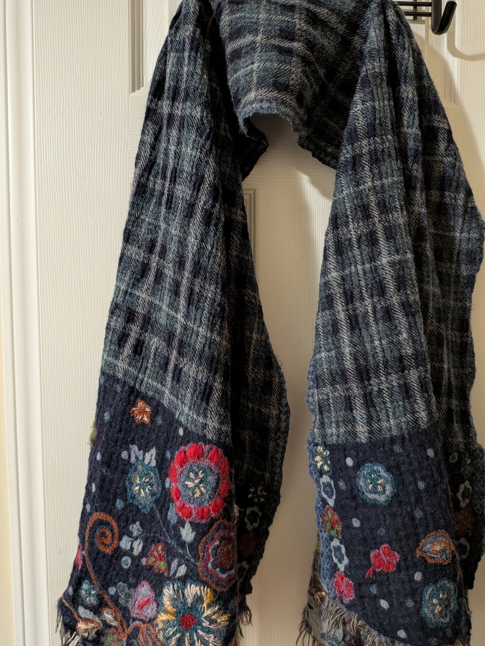 Embroidered Floral Border Plaid Scarf - Navy & Teal